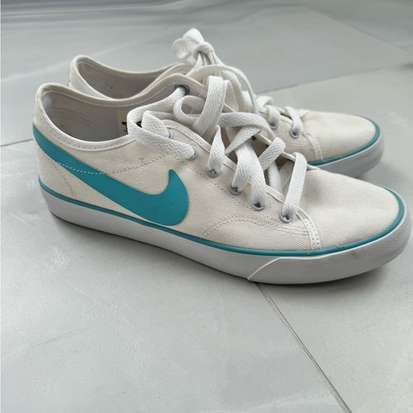 Nike sneakers - Picture 3 of 8